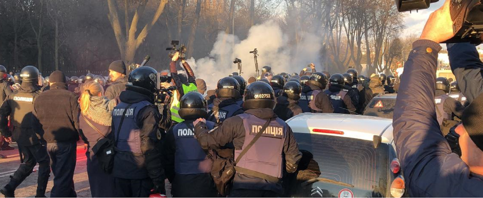 Полицию закидали камнями в Виннице - фото 1